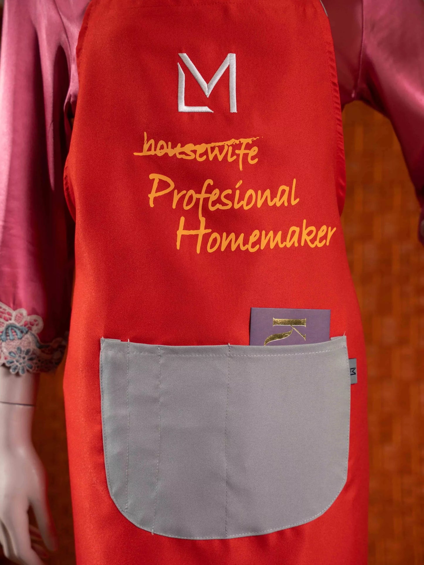 NEW EXCLUSIVE APRON