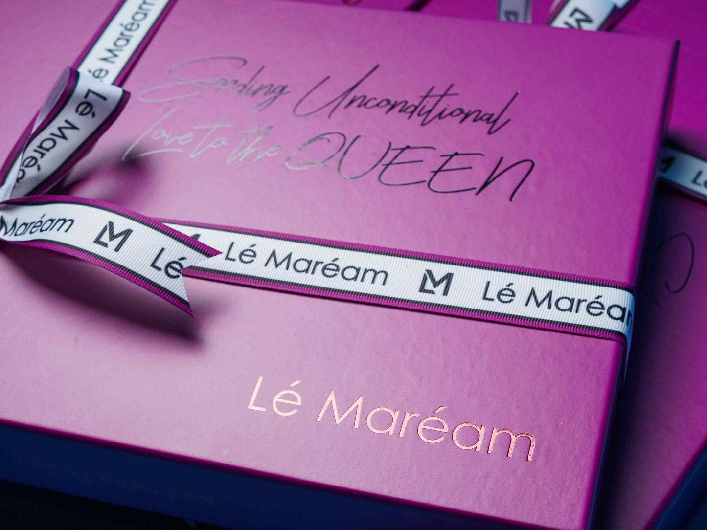 EXCLUSIVE BOX "Sending Unconditional Love to the Queen"