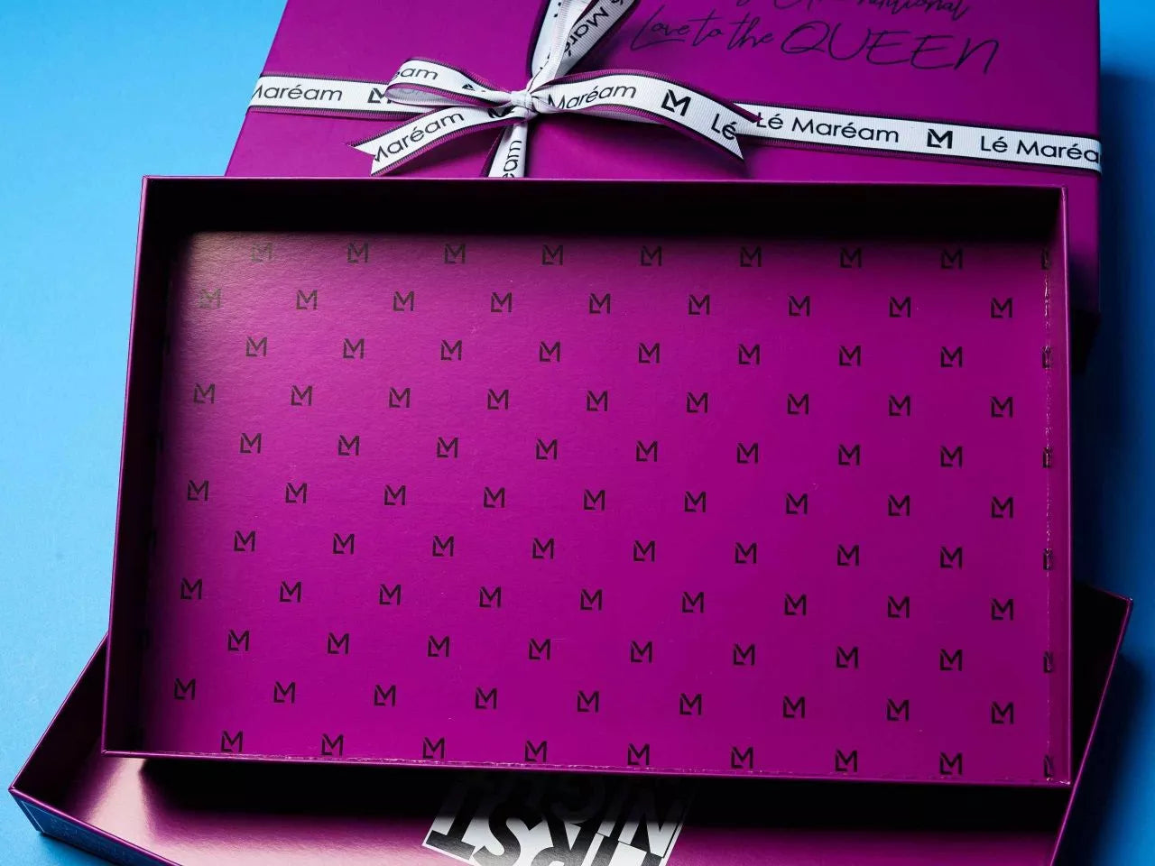 EXCLUSIVE BOX "Sending Unconditional Love to the Queen"