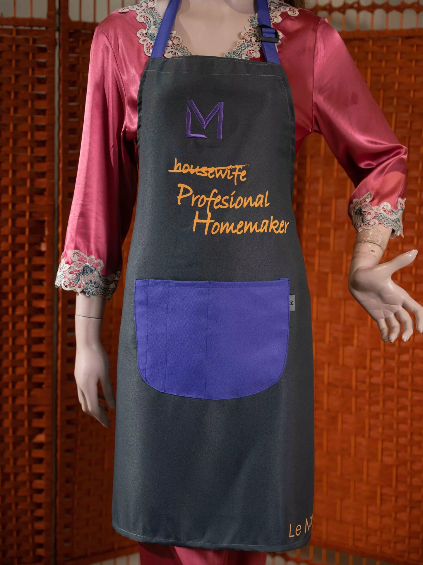 NEW EXCLUSIVE APRON