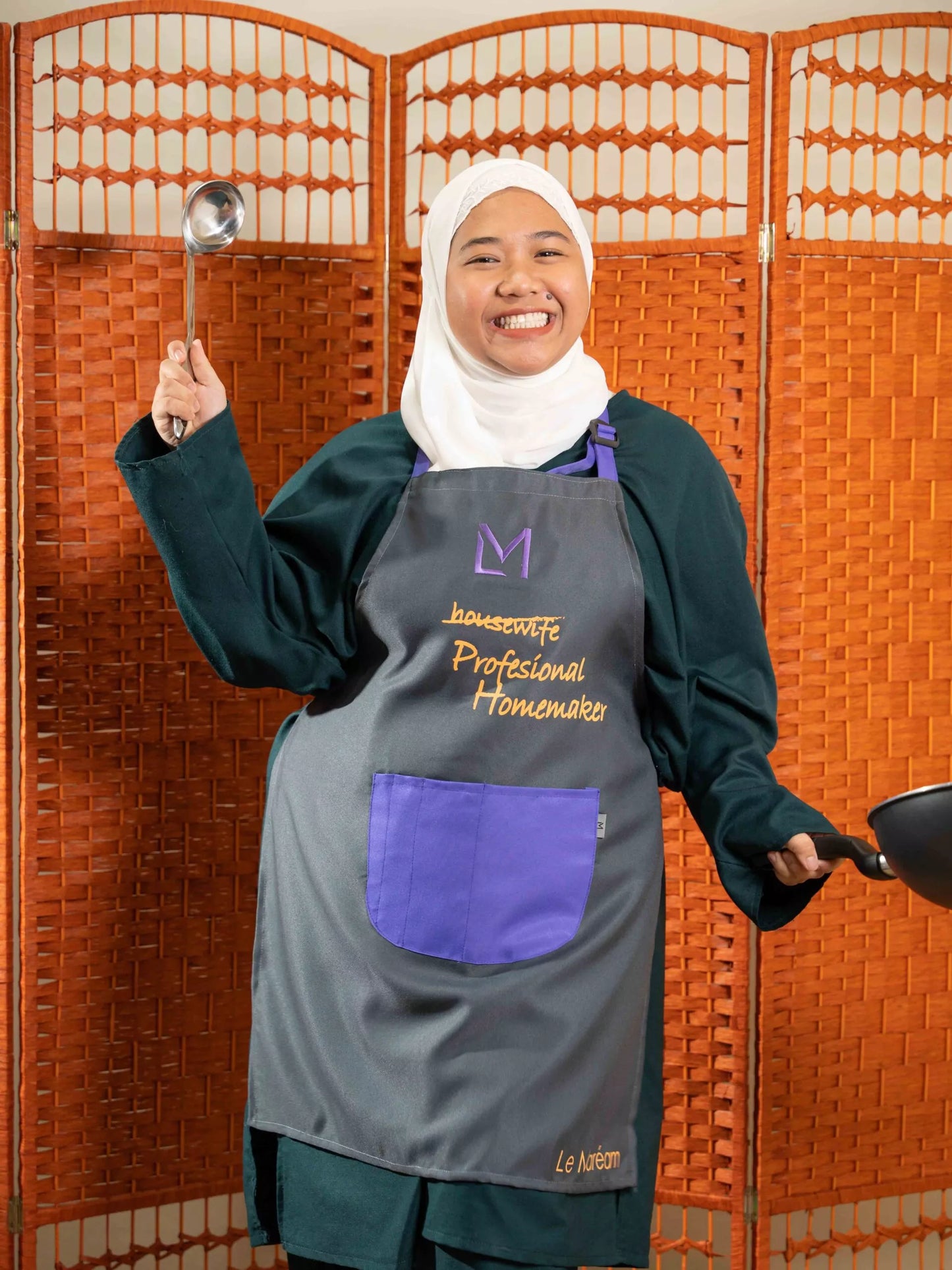 NEW EXCLUSIVE APRON