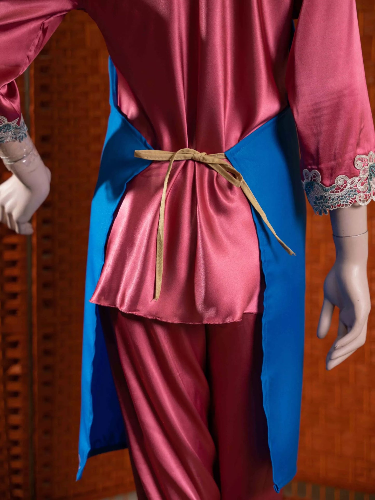 NEW EXCLUSIVE APRON