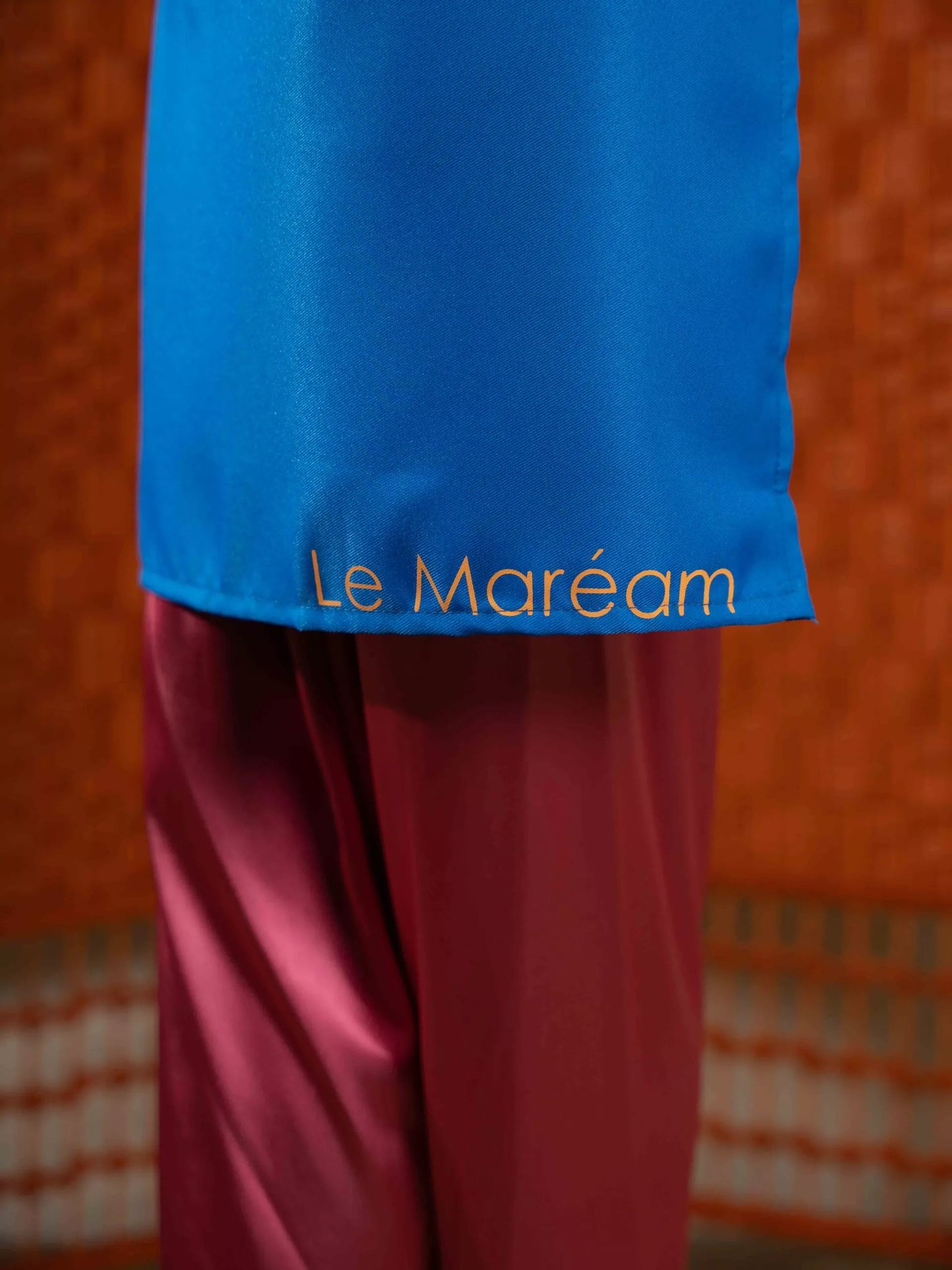 NEW EXCLUSIVE APRON