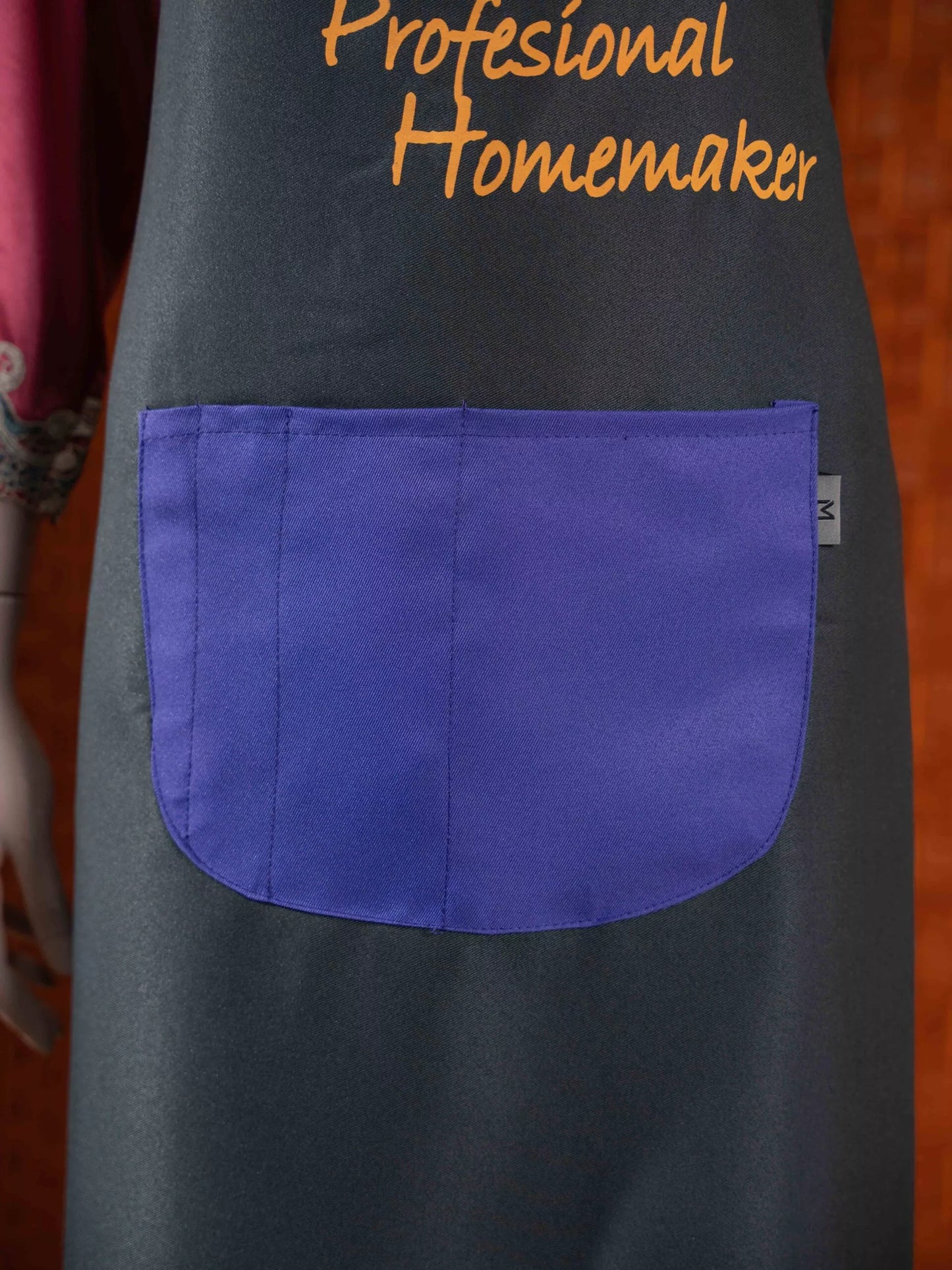 NEW EXCLUSIVE APRON