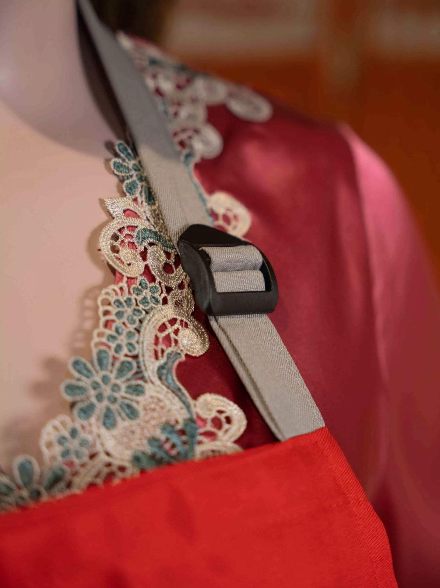 NEW EXCLUSIVE APRON