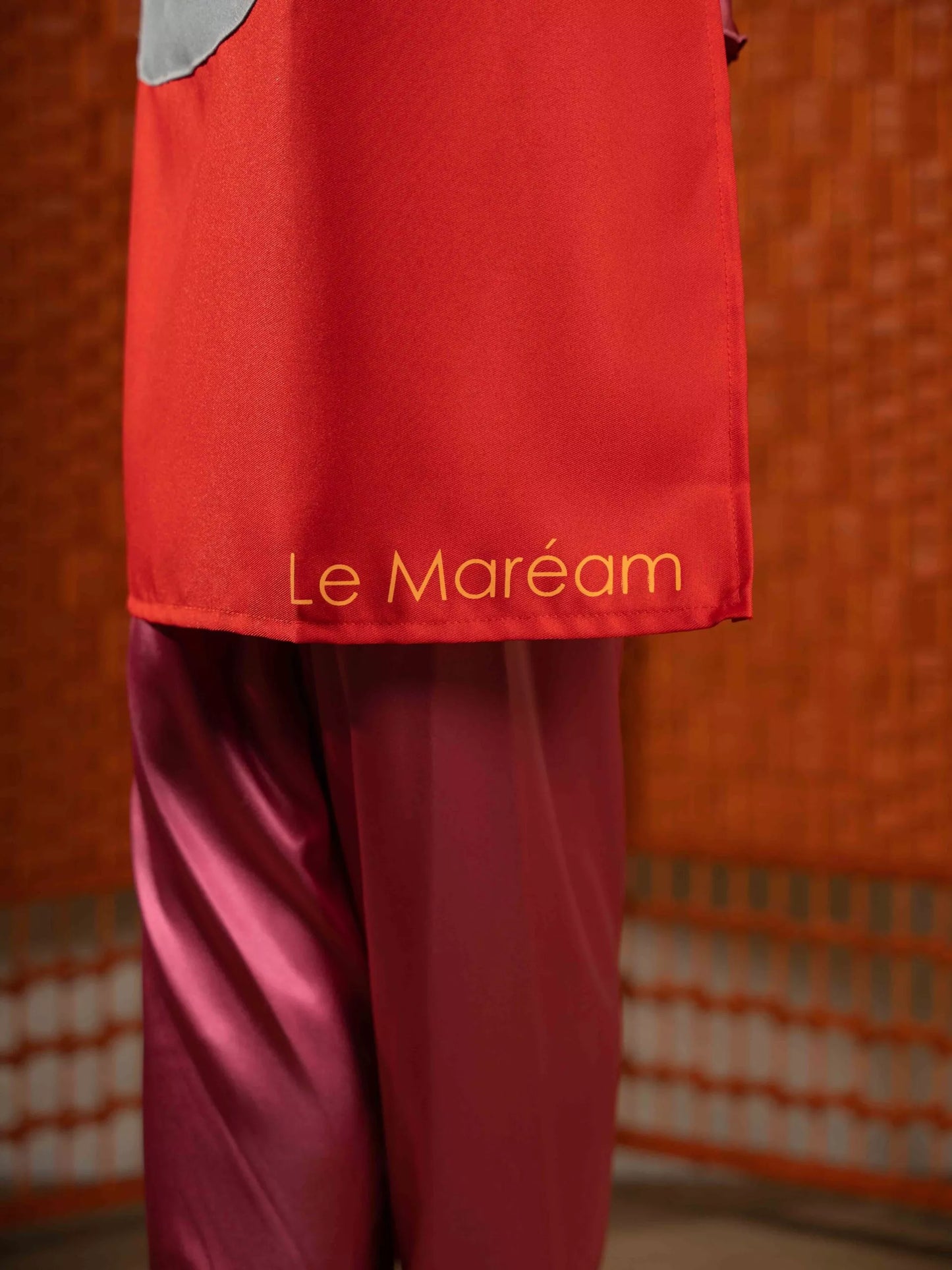 NEW EXCLUSIVE APRON