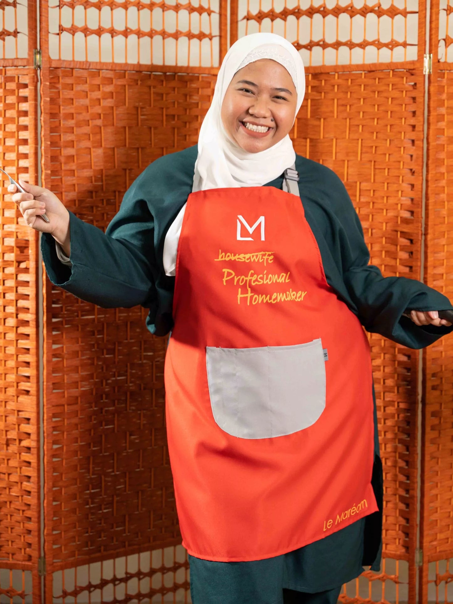 NEW EXCLUSIVE APRON